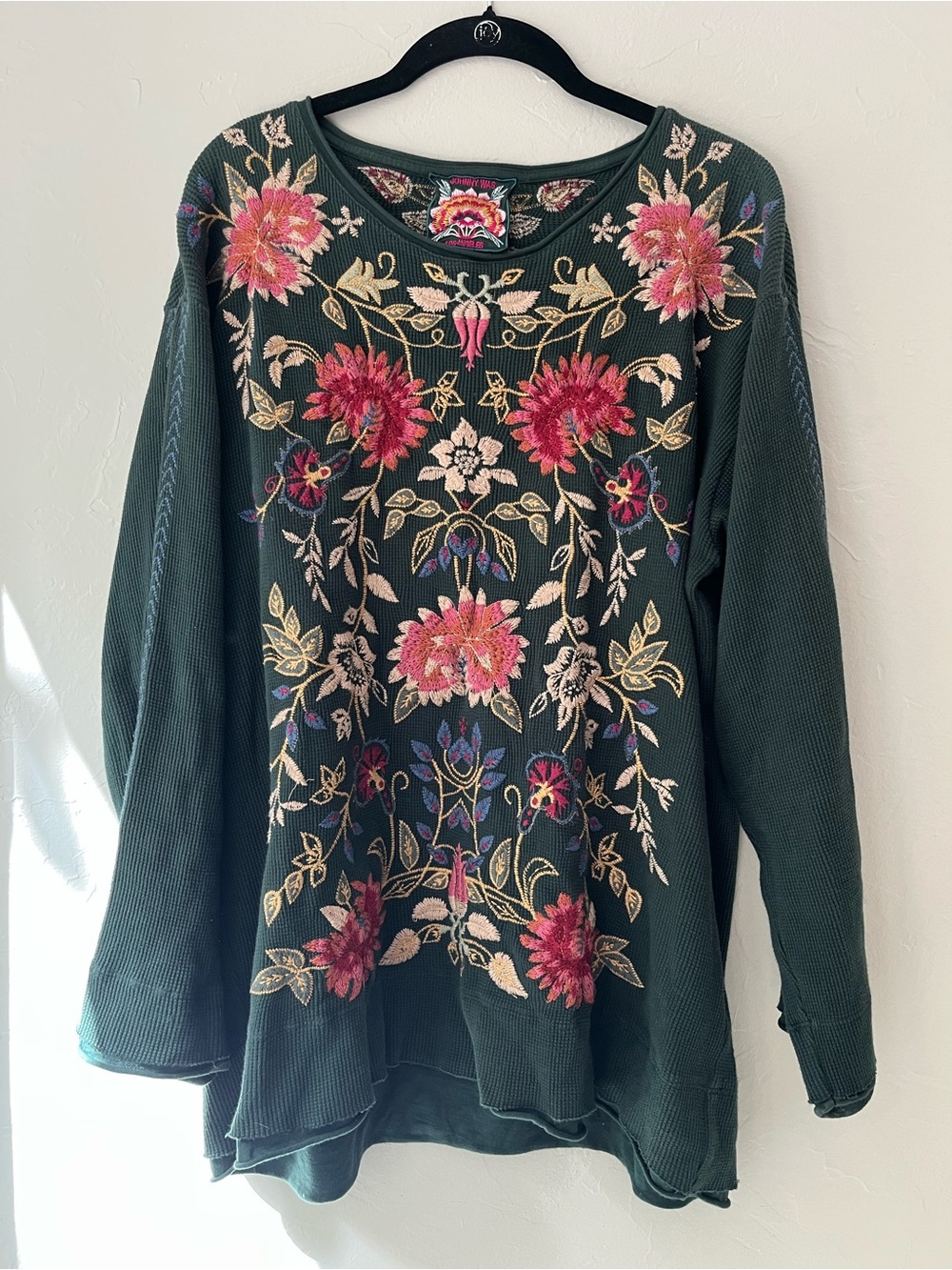 JOHNNY WAS SIMONA EMBROIDERED WAFFLE THERMAL TOP IN DARK GREEN XL